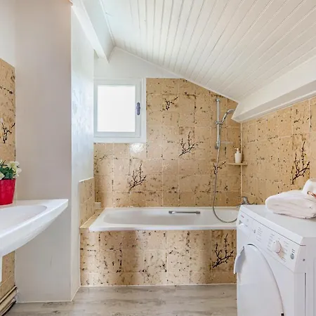 L'escale Du Loup Blanc Bed & Breakfast Maringes
